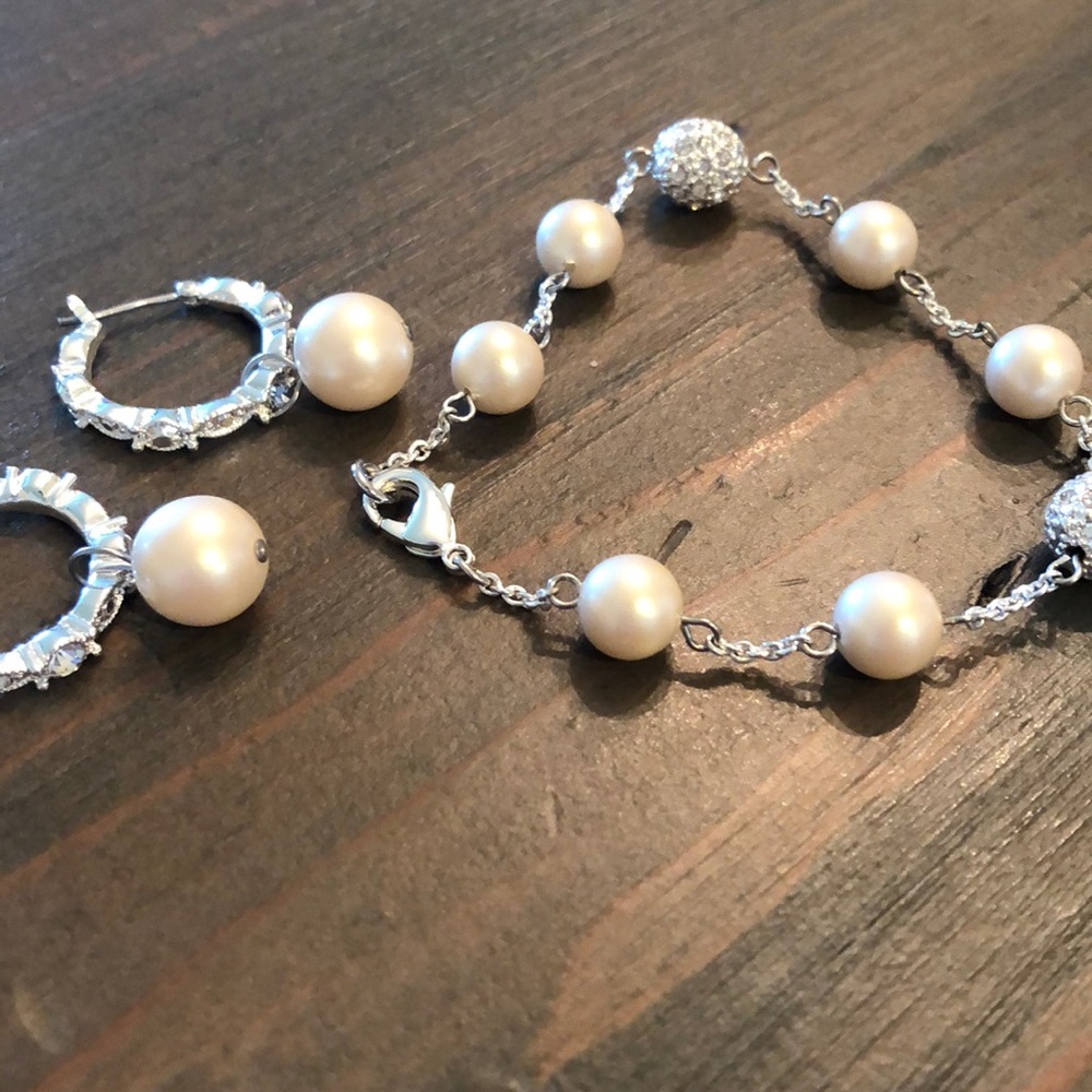 Pearl and rhinestone silver jewelry set